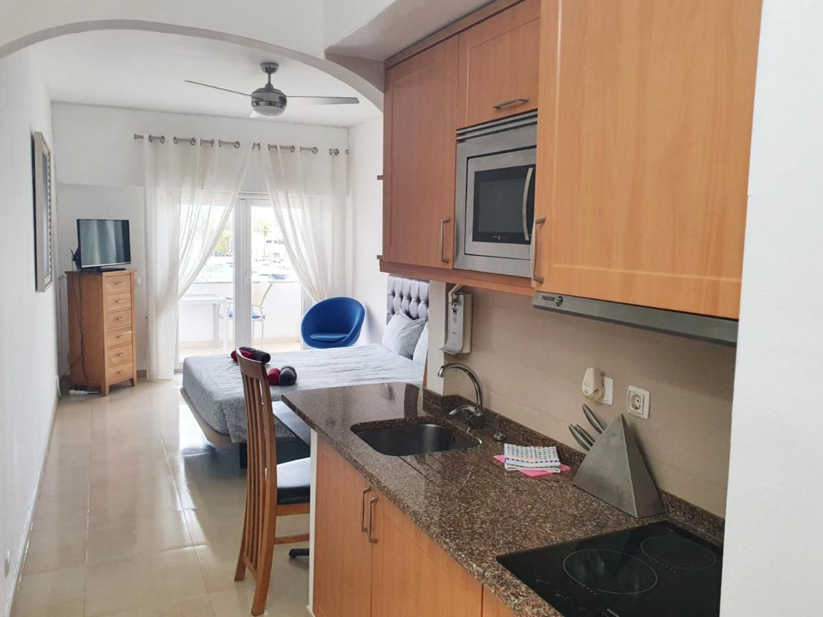 Lagos Main Avenue Studio With Marina View Balcony Экстерьер фото