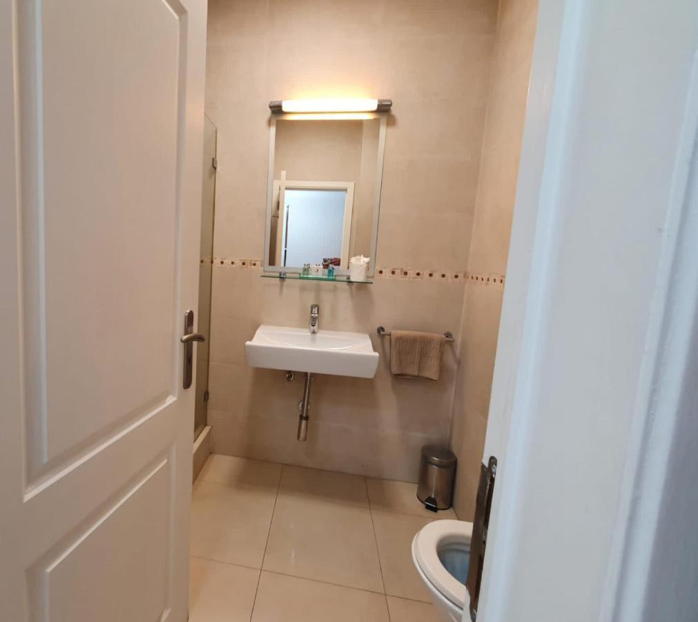 Lagos Main Avenue Studio With Marina View Balcony Экстерьер фото