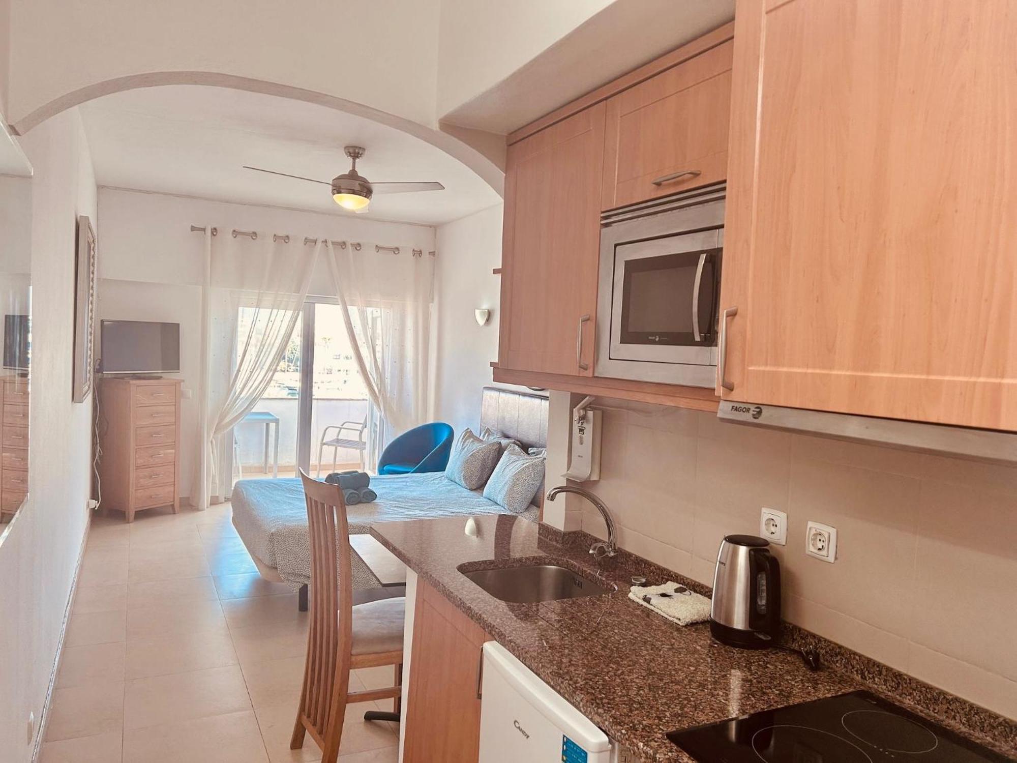 Lagos Main Avenue Studio With Marina View Balcony Экстерьер фото