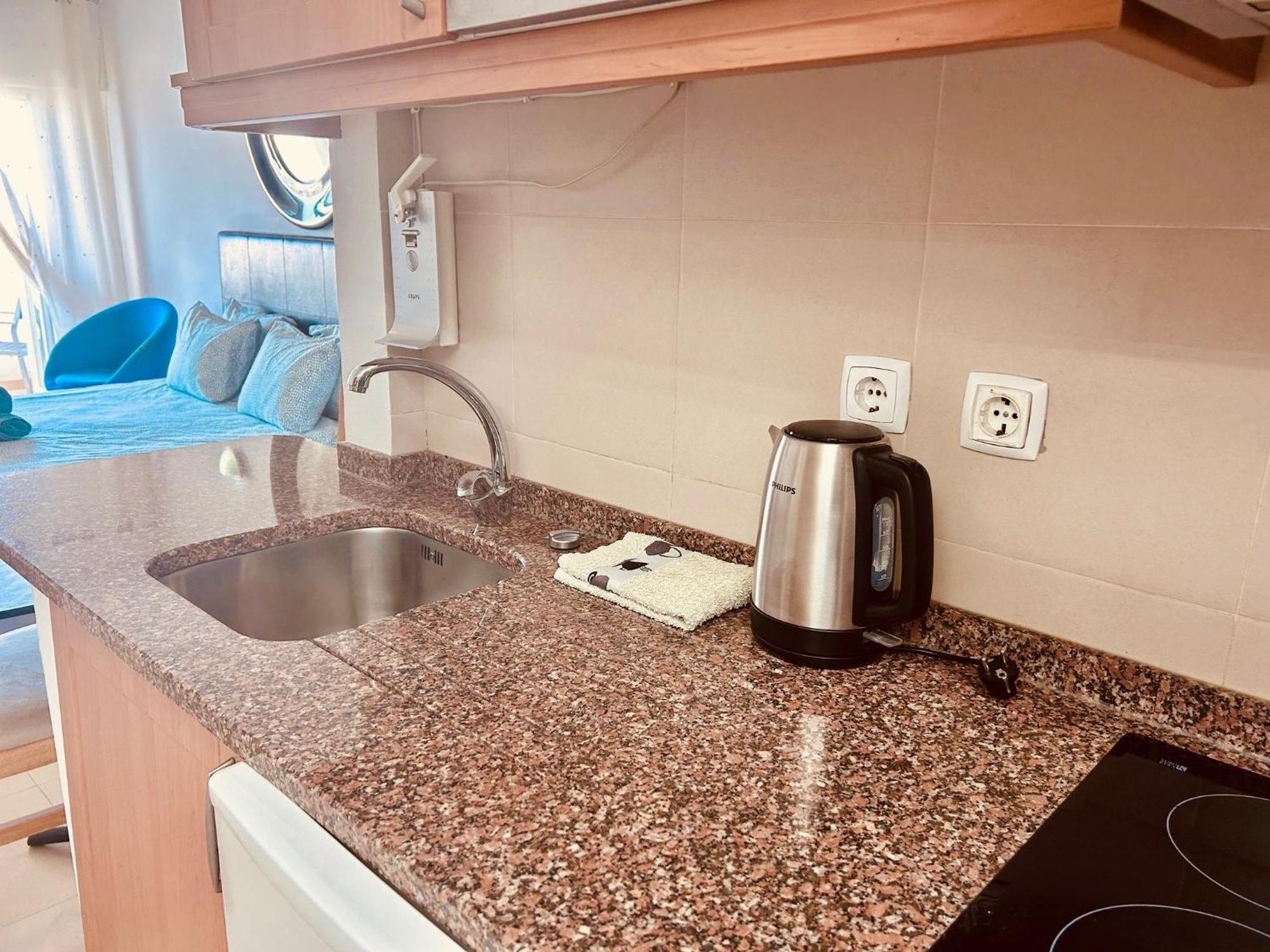 Lagos Main Avenue Studio With Marina View Balcony Экстерьер фото