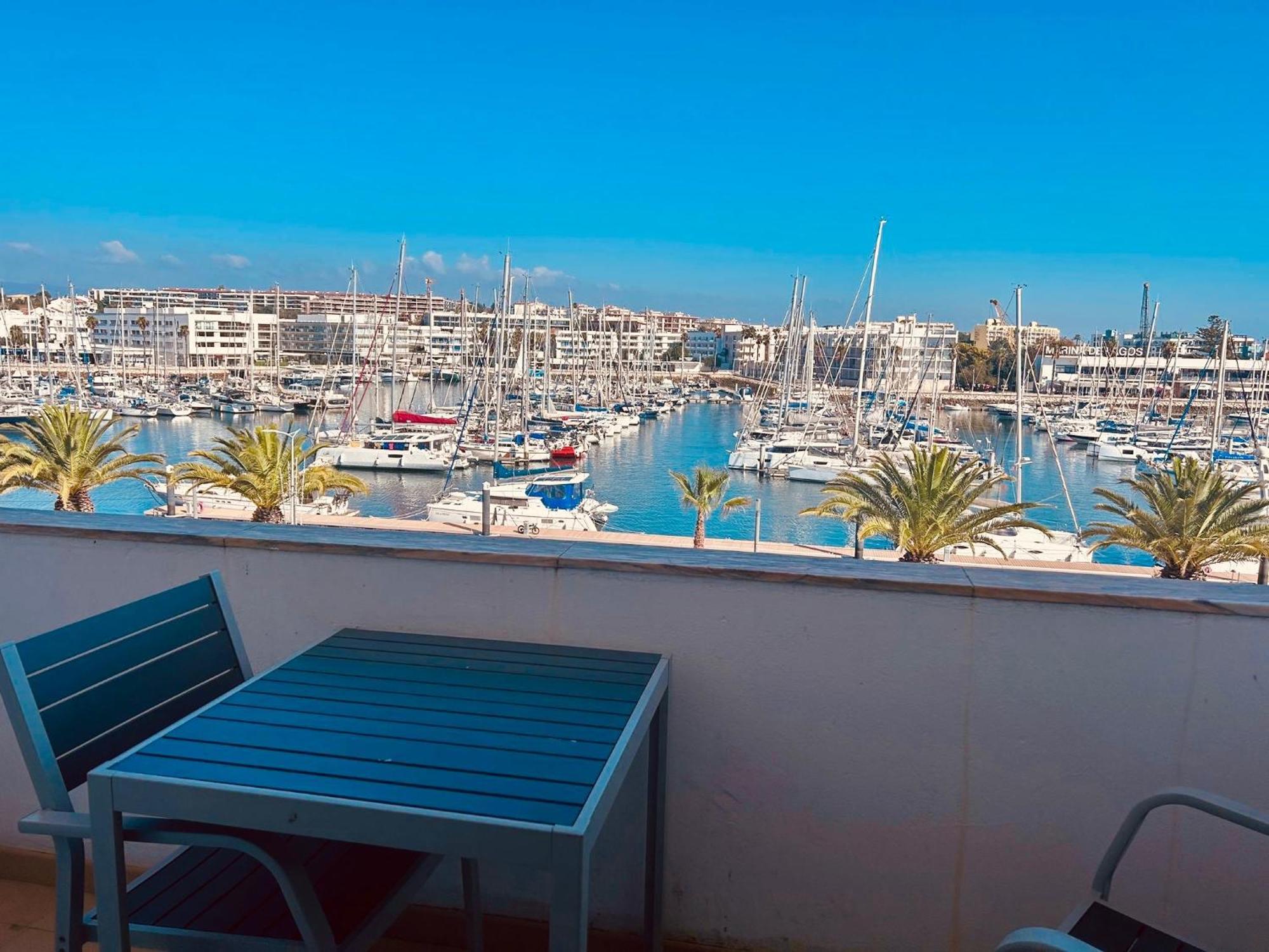 Lagos Main Avenue Studio With Marina View Balcony Экстерьер фото